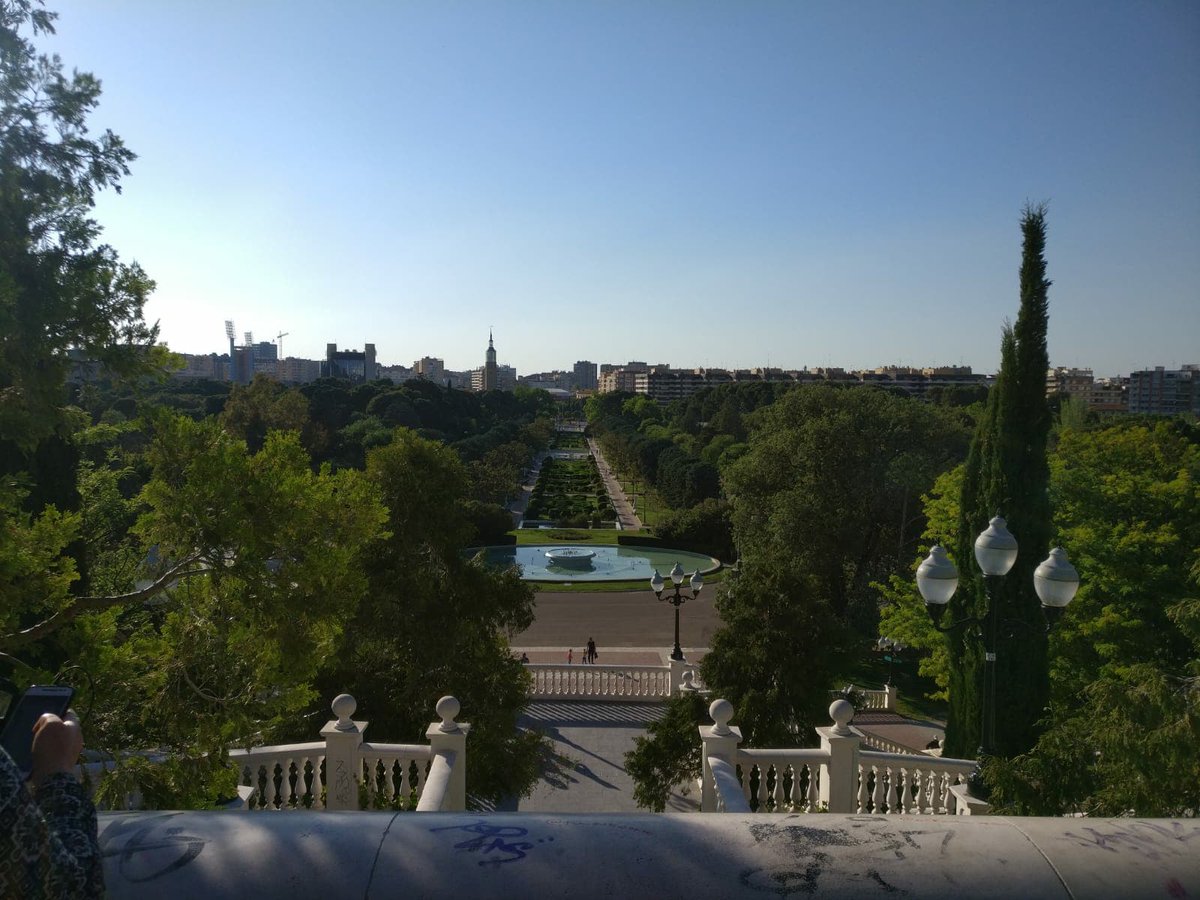 Si eres un poco deportivo (sólo un poco) se ofrece otro tipo de visitas igual de originales con nuestra empresa Zaragusta un recorrido por la ciudad en bicicleta eléctrica realizada con nuestro socio EbroBizi 🚲