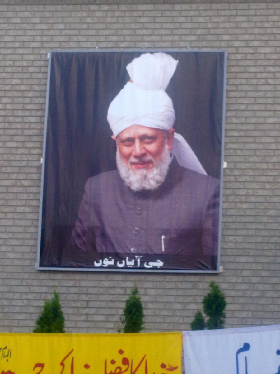 _aizazkhan's tweet photo. Decorations on the occasion of Beloved Huzur's AA visit to Canada in 2012.
#MyLoveOfKhilafat
#KhilafatDay
#CaliphInCanada https://t.co/FyAdP887OX