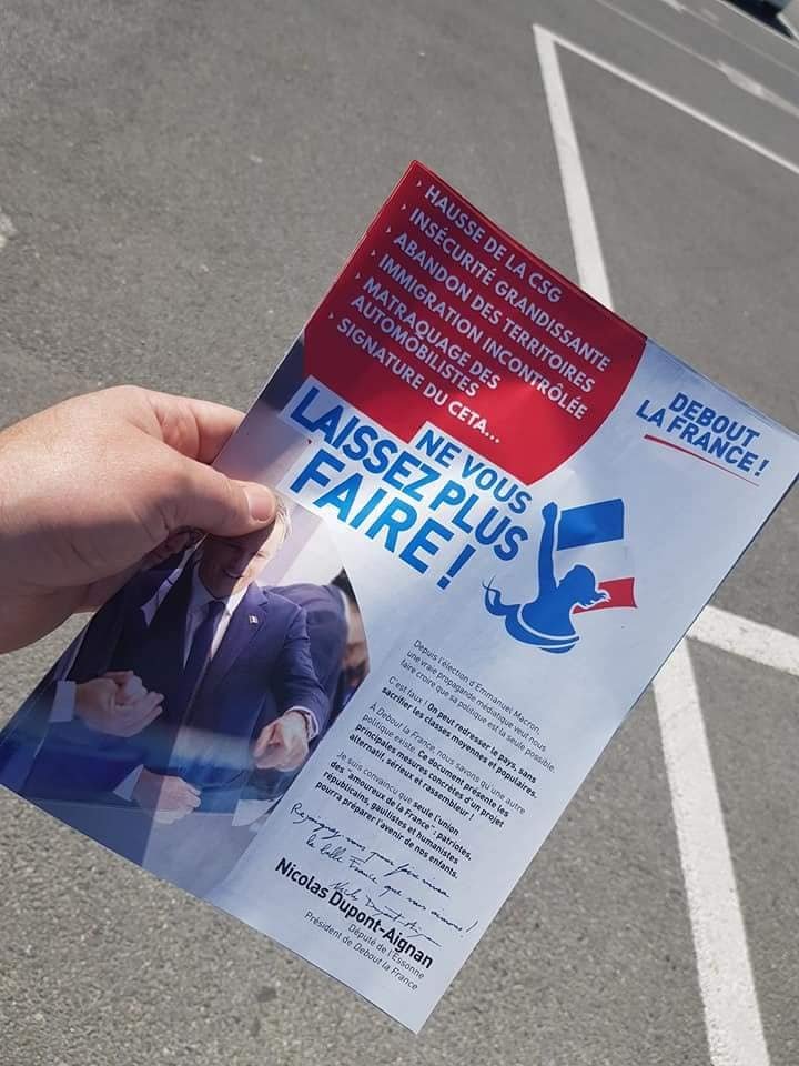DLF06_AM's tweet photo. #DLF06 en action militante sur Cannes. https://t.co/RgTnQgMdbU