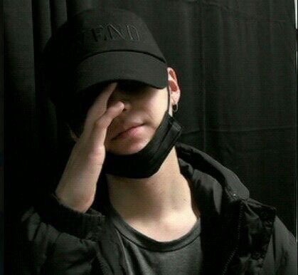 venuskyun's tweet photo. [*·˚✧ Yoonseok!au ✧°·*]

Onde Jung Hoseok é testemunha de um crime e Min Yoongi irá transcrever seu depoimento. https://t.co/W1XxlzVZiy