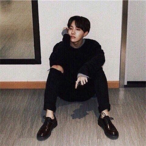 venuskyun's tweet photo. [*·˚✧ Yoonseok!au ✧°·*]

Onde Jung Hoseok é testemunha de um crime e Min Yoongi irá transcrever seu depoimento. https://t.co/W1XxlzVZiy