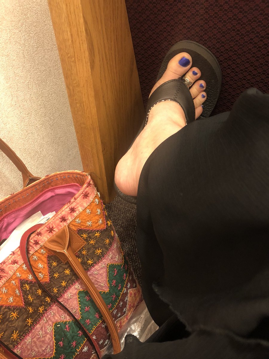 linzlinzlinz's tweet photo. I wore flip flops to church today. That’s just where we are. #tweetsfromchurch #lds https://t.co/fCYAFpwuPy