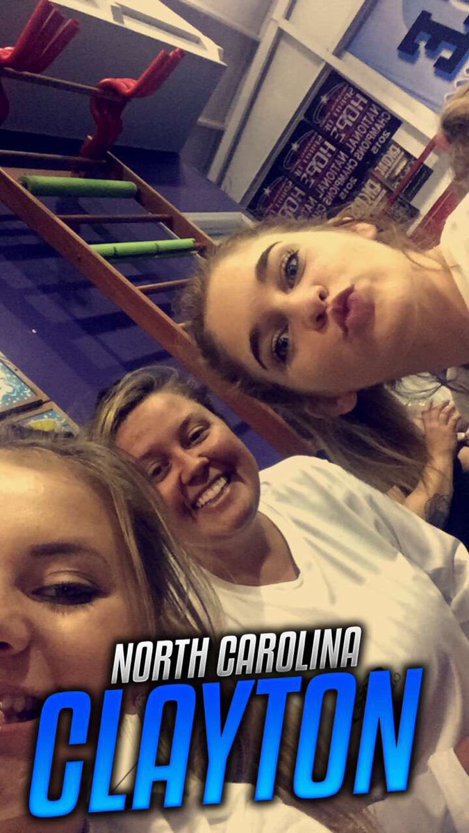 LoganAGibsonn's tweet photo. Happppy nasty 19 to my girl ally. Ilysm thanks for being my BFF ❤️🍻🍾 https://t.co/aOr9zkYlME