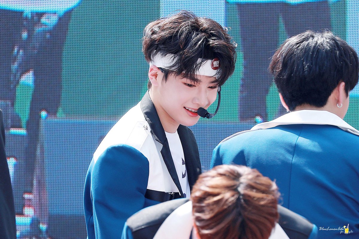 I_N_Peru's tweet photo. [U CLEAN] 27|05|18 ✨

Nuestro maknae🖤 ayer en el concierto de U Clean 

©️en la foto 
#Jeongin #strarykids https://t.co/0hvNdT0NwL