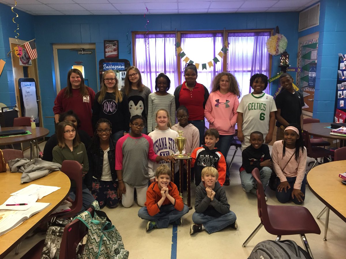 mrssaders's tweet image. Celebrate success on Diagnostic tests, growth, or Standards Mastery with a trophy and photo of your class. Kids love the competition! (And extra recess) #myiready @CurriculumAssoc