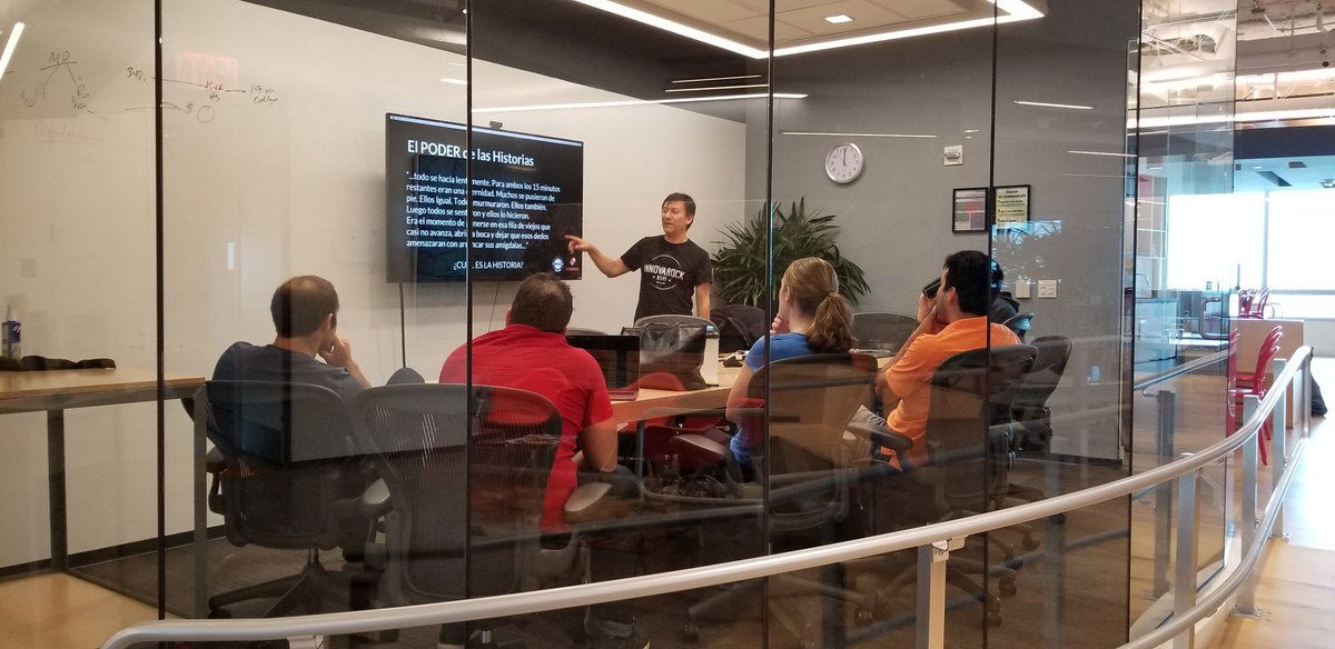 Carorossi's tweet photo. En taller de #InnovaRockNight @CIC_Miami @irockCL #Miami. Gran experiencia capacitando emprendedores de alto potencial. Entregando habilidades comunicacionales y periodísticas fundamentales para su crecimiento y posicionamiento. Pieza clave de proceso de acceleración @leomeyer https://t.co/W0uVOD8eLK