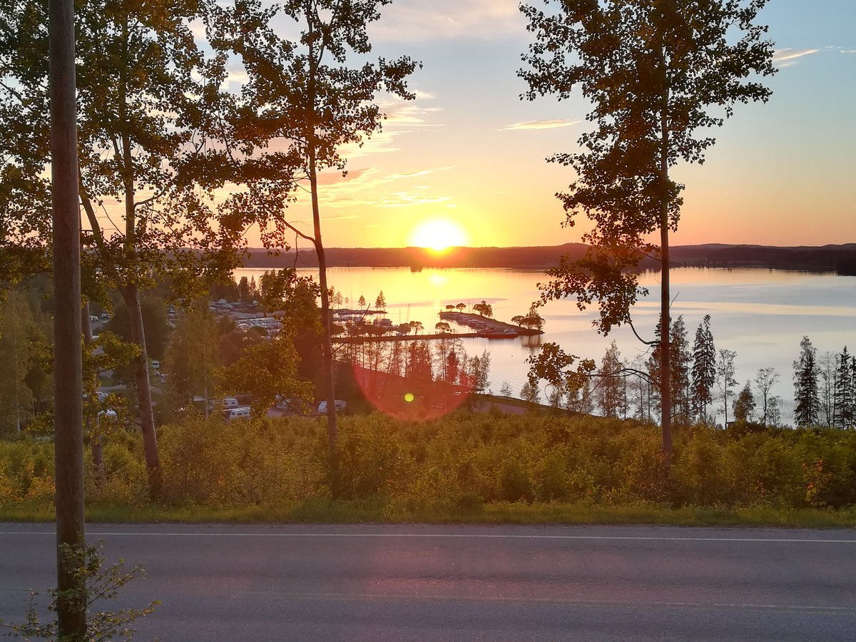 Auringonlasku Messilän leirintäalueella/Sunset at Gamping Messilä.