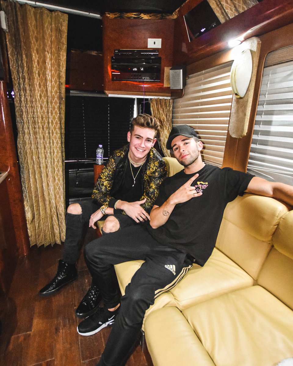 DevinHayes's tweet photo. tour was absolutely amazing. so many amazing memories. thanks for all the support and rockin out with me ⚡️ thankful for you havin’ me brother @jakemiller . https://t.co/PzkK4AJx2a