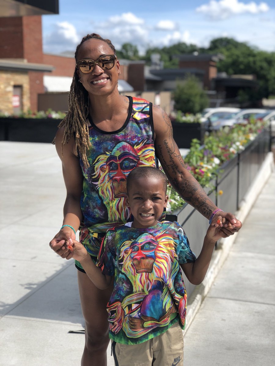 J_Mac1422's tweet image. We took advantage of the weather today by wearing our dope merch from @ElectroThreads We are sporting our Meditating Rafiki tank and t-shirt. Use promocode: JESMAC14 for %20 off merch. #Electrothreads #CoolColors #Rafiki #BeautifulWeather