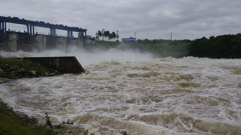 Zaza Dam alleviates all its floodgates.