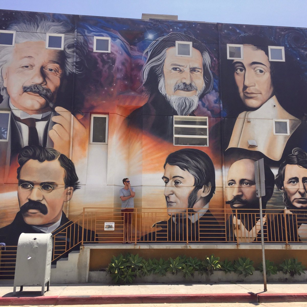 zengineeringpod's tweet photo. I giant amongst giants (my host, @tbrianjones , and some other really awesome peeps). #respect #murals #venicebeach #zengineering @VeniceBeach_CA - Beautiful mural, @levifonzponce & Matt Dean. Thanks for commissioning great art and sharing history, @TheParadiseProj. https://t.co/5TSknPiqGw