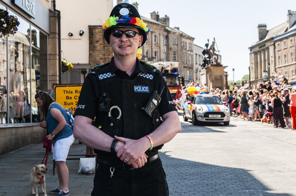 DurhamPolice's tweet photo. 📸📸📸 #DurhamPride https://t.co/sJ6TfguAuN