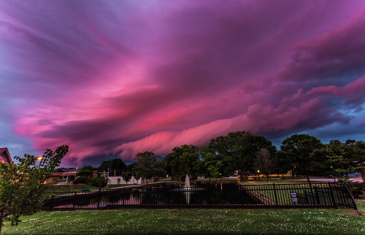 ObjectivityRach's tweet photo. Sometimes you set out to go west and beat the storm to the sunset, but then you look east to check on the storm and realize it is WAY better than the sunset. My first (and probably only) neon pink storm. 
@spann @abc3340 @JimCantore https://t.co/KdfG7AXJCA