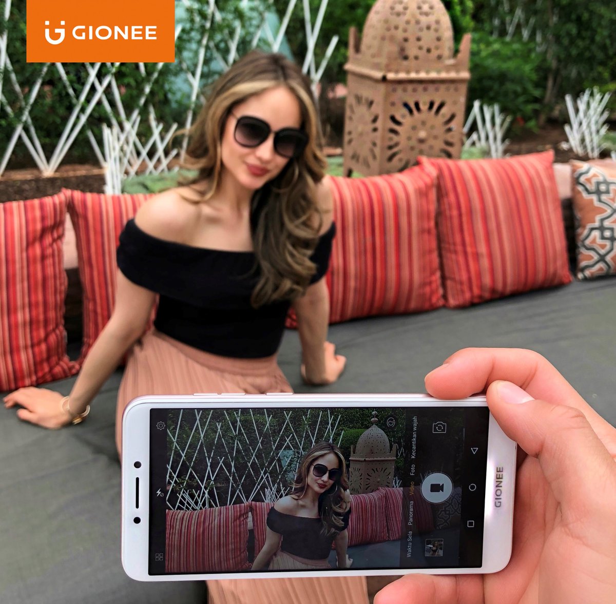 GioneeInd's tweet photo. Memasuki bulan Ramadhan ini ayo abadikan moment berharga Anda dengan Gionee F205. Dengan kamera belakang 8MP, Gionee F205 dapat membuat foto Anda semakin menarik dengan face beauty dan bokeh yang dapat di atur hingga 7 level..  Rasakan hasil foto lebih maksimal dengan Gionee F205 https://t.co/YwHi1PKd4r