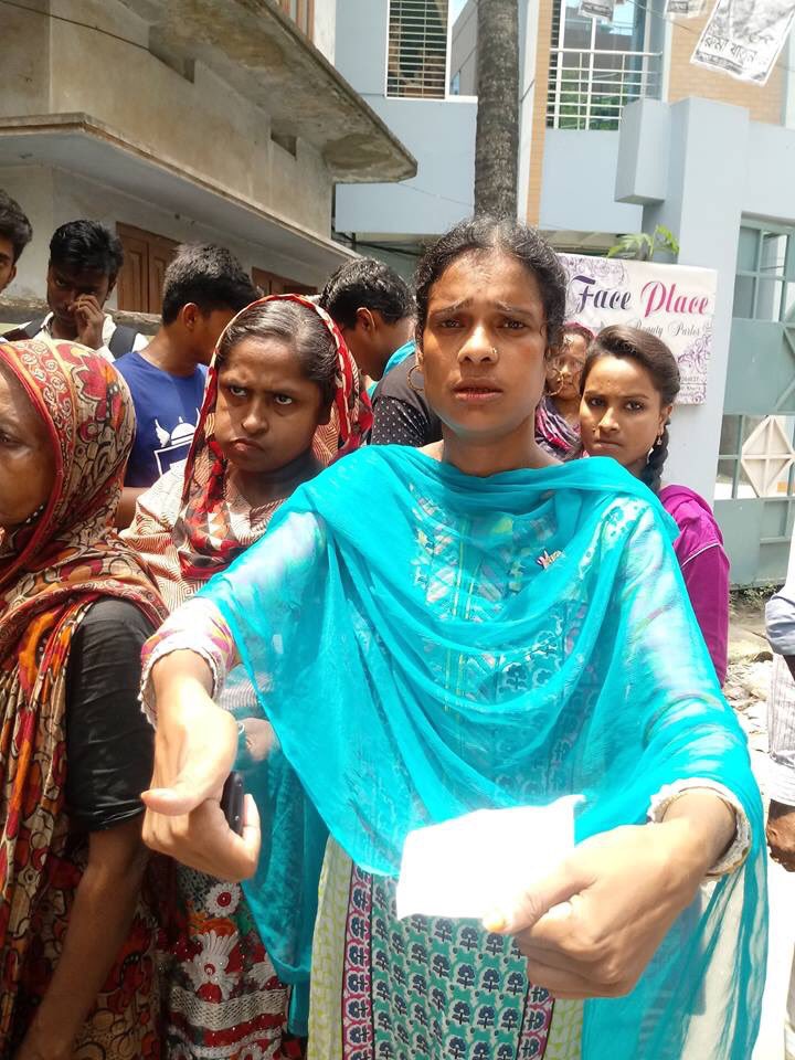 A woman came to the polling station only to be mocked because her vote has been already casted by #SheikhHasina’s goons. Look at her face, it sums up the helpless face of the entire country. 

#BANGLADESH #Norighttovote