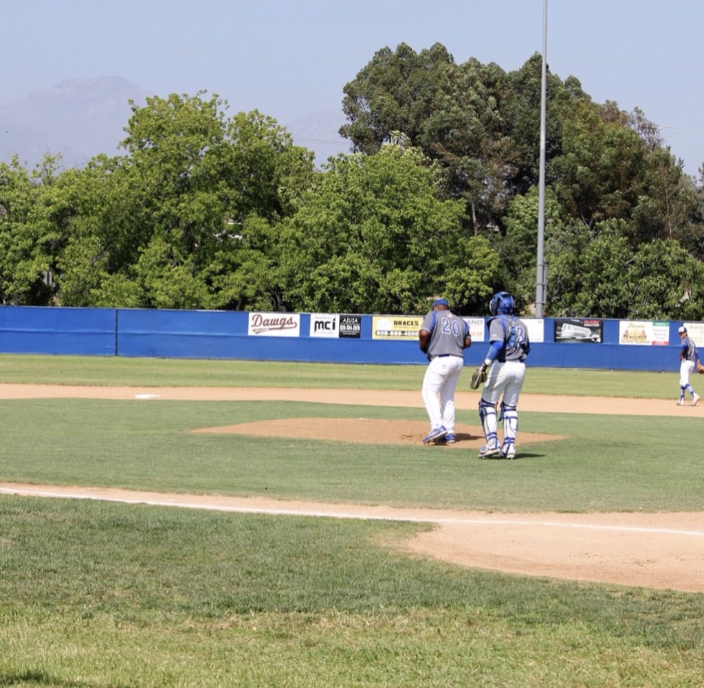 benny626torres's tweet image. sad realizing that my high school career is over #KsUp