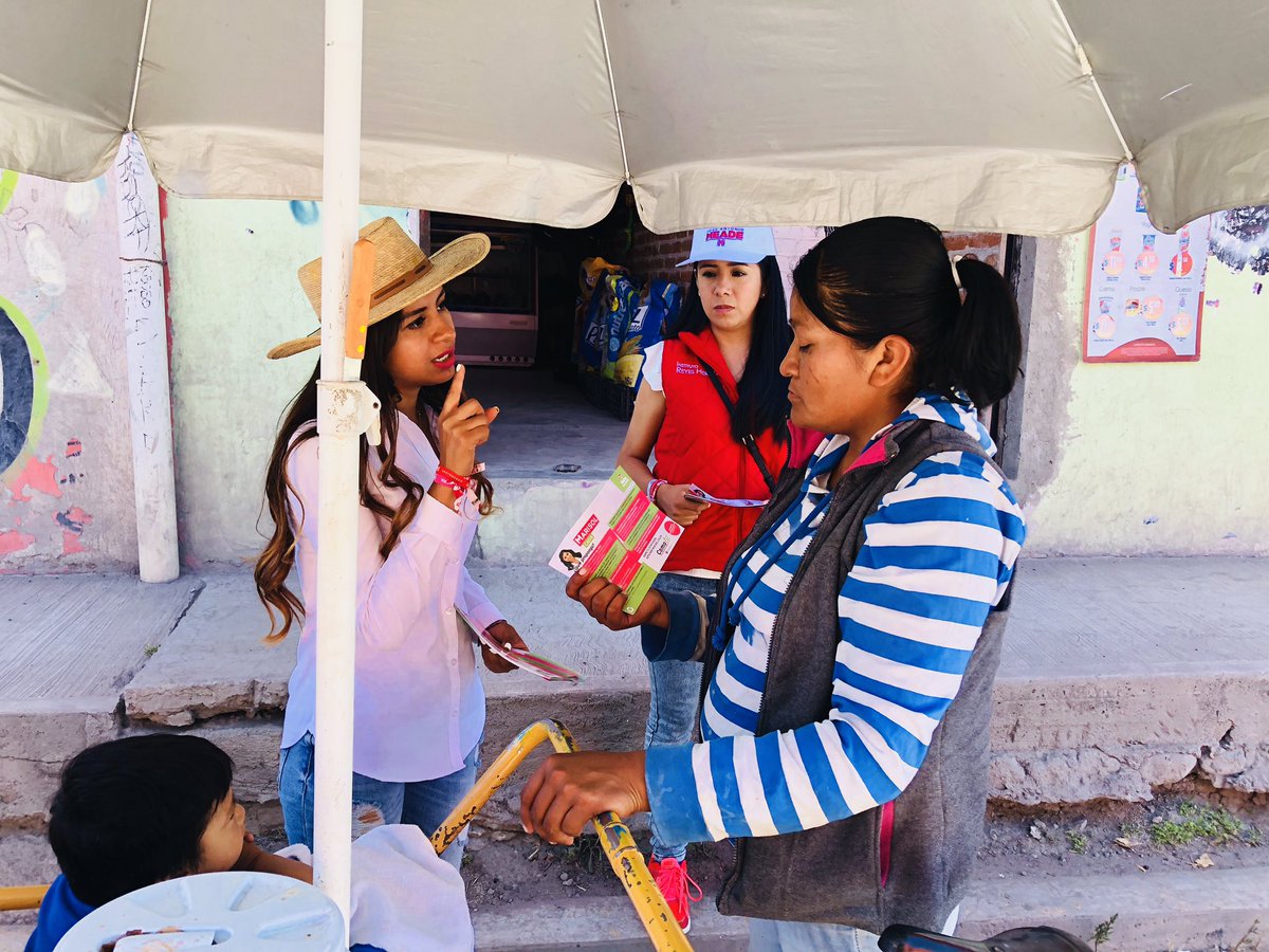 Yazmintz's tweet photo. Hoy nos sumamos al recorrido de nuestra candidata a Diputada Local por el Distrito 20 @Marisol_Calva egresada de la @ENC_IRH #OrgulloENC @Javier_CasiqueZ @PRIdePUEBLA https://t.co/xBckSQjBKa