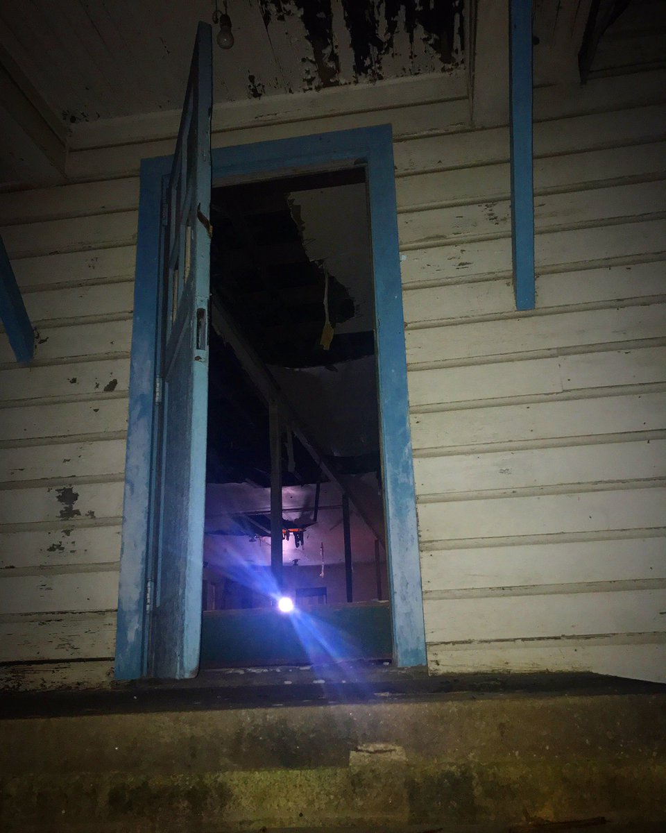 EmmaleighBailey's tweet photo. Walking up to set like I just stepped into a horror film 🔪 #uhoh #spooky #horrorfilm #justkidding #film #films #filmmaking #filmmaker #filmphotography #bts #behindthescenes #set #onset #setlife #acting #actress #actorslife #actor #sundayvibes #latergram https://t.co/B1D1t8gvtv