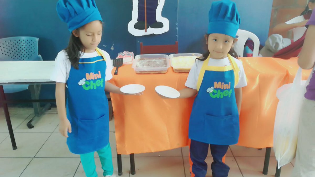 glendafmc's tweet photo. En la Convención "A" asi disfrutamos de una bendecida feria de Vida y Salud, donde hubo atención médica gratuita y una deliciosa exposición de comida Vegetariana #ElPoderDeLaEsperanza #ImpactoEsperanza @ElizabethLlemp2 @liatem @YudyVilladeRome @SuniWhitman https://t.co/CPfuZx7VcM