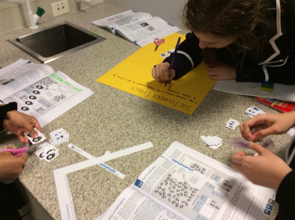 BeckRSaunders's tweet photo. Processes that impact #allelefrequencies #bottleneckeffect #foundereffect #geneticdrift #compareandcontrast ...I try to create activities that facilitate conversation between students to help them construct understanding #unit4 #biology #evolution https://t.co/5h1KHGqsRo
