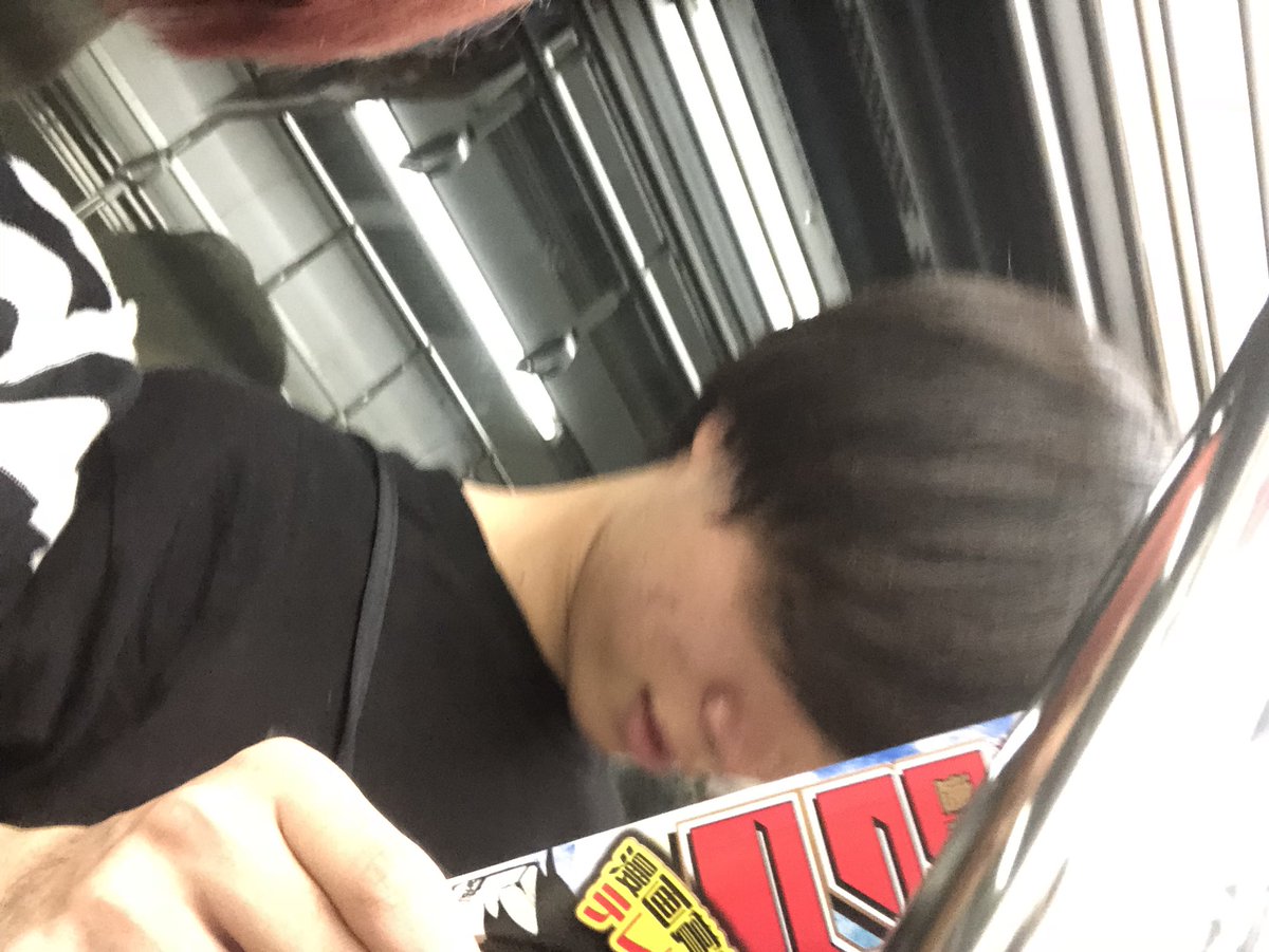 avntiskami's tweet photo. ジャンプを読むツリメ。 https://t.co/XCP2fw6pWe
