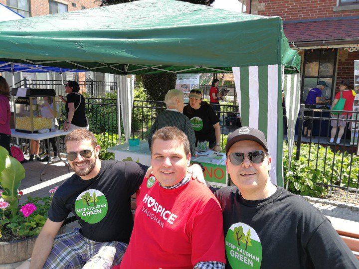 KVaughanGreen's tweet photo. #KeepVaughanGreen was happy to participate at The Wallace House 4 the Celebrate Humber River and Frog Race Event #frogs #savetheboard #golfnews #cityvote #election #cityofvaughan @njaved @TimsterKelly #saveglenabbey #glenabbey #environment #heritagevaughan #Woodbridge #vote https://t.co/R8pxYc9gec