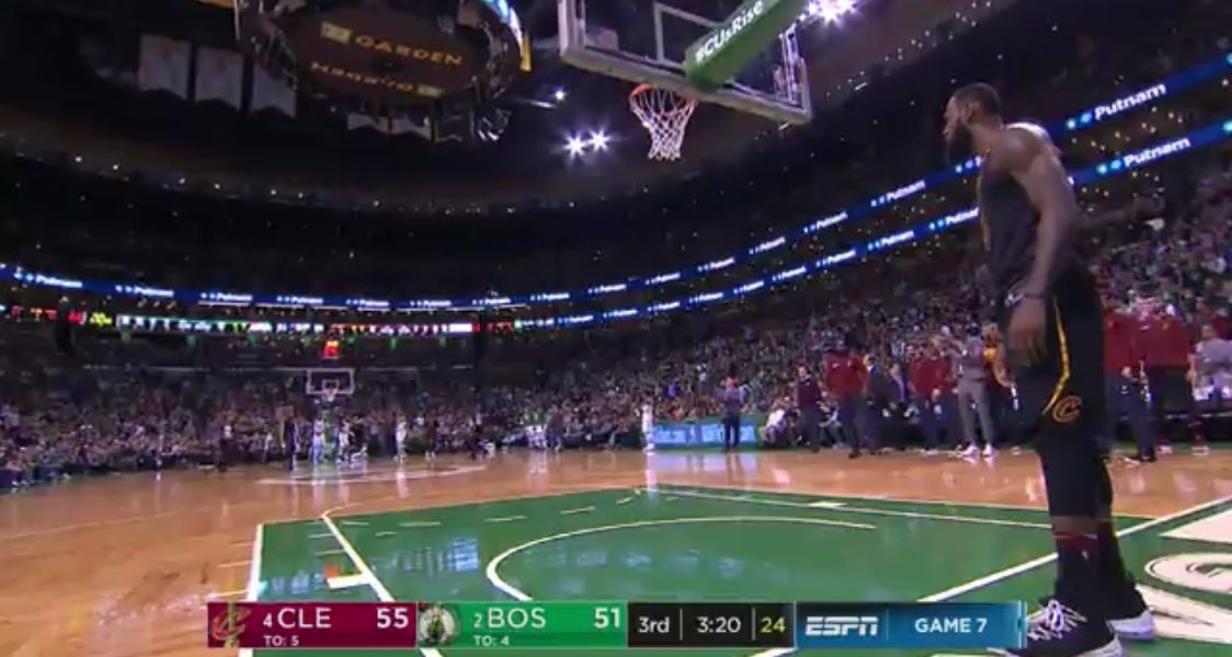 BarstoolBigCat's tweet photo. Lebron not wasting any energy, literally https://t.co/Rdq9rBtMFR