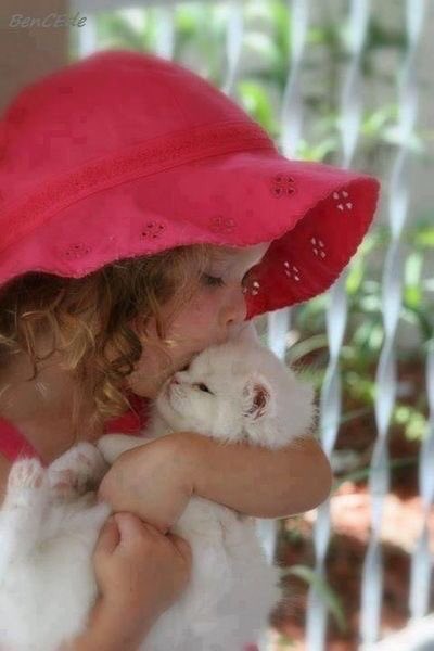 Dediler ki; yaşından çok daha olgunsun. ....
Evet, dedim. 
Çünkü hep büyüklük bende kaldı.

Murathan MUNGAN