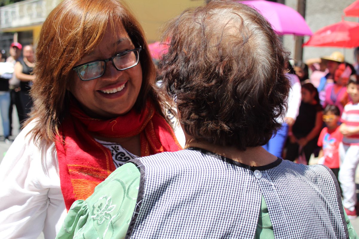 EsthelaVazquezA's tweet photo. Saludando y escuchando a amigos, compañeros, vecinos.
¡Con tu apoyo el triunfo es de todos!
#TeEscucho y #EstoyContigo #PalabraDeMujer #LaPaz https://t.co/GE48rdpeMh