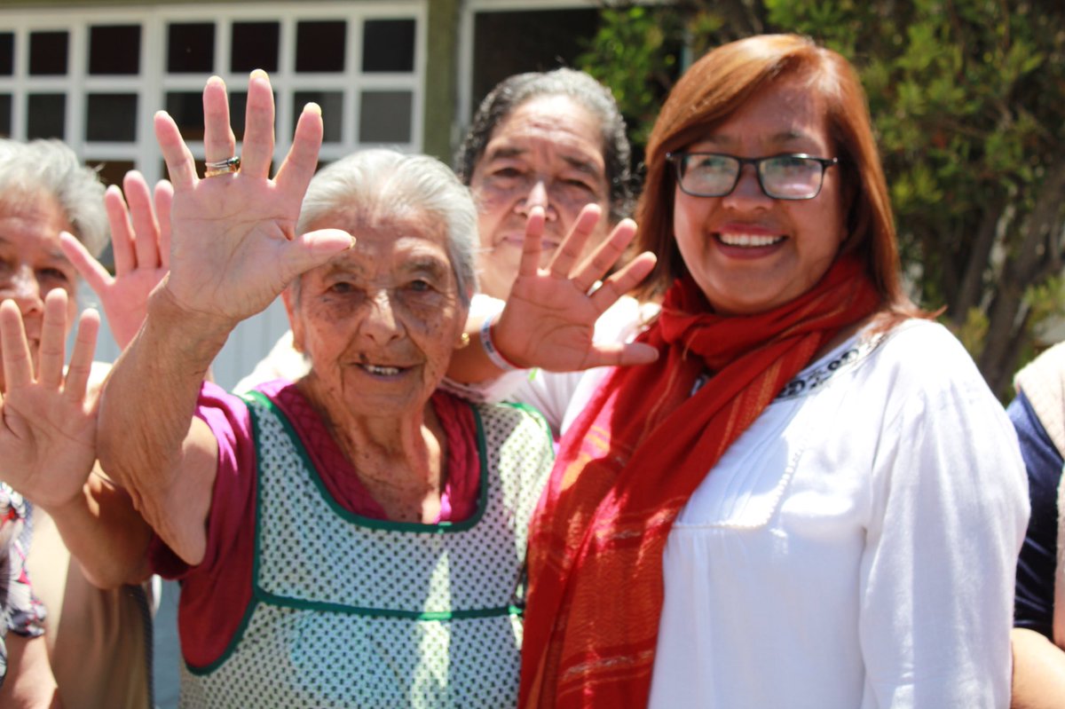 EsthelaVazquezA's tweet photo. Saludando y escuchando a amigos, compañeros, vecinos.
¡Con tu apoyo el triunfo es de todos!
#TeEscucho y #EstoyContigo #PalabraDeMujer #LaPaz https://t.co/GE48rdpeMh