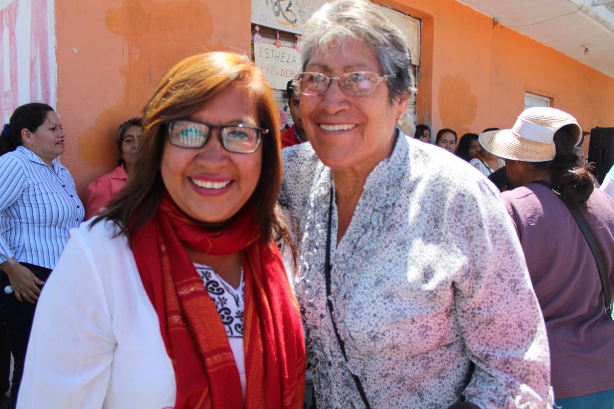 EsthelaVazquezA's tweet photo. Saludando y escuchando a amigos, compañeros, vecinos.
¡Con tu apoyo el triunfo es de todos!
#TeEscucho y #EstoyContigo #PalabraDeMujer #LaPaz https://t.co/GE48rdpeMh