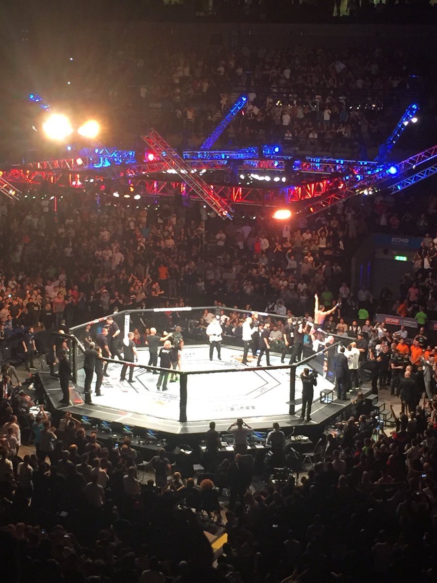 bradguy__'s tweet photo. When @darrentill2 speaks We listen #UFCLiverool #scouser https://t.co/r3v6jAqd3O