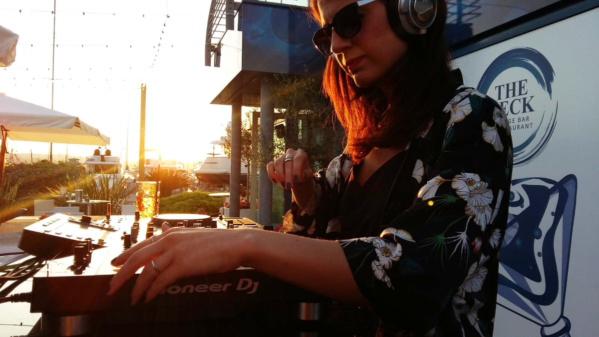 cinziadelorean's tweet photo. Ieri al #TheDeck di Fano 🌊
Grazie a chi è passato a trovare me, @SerjMuller e @FilippoDiamant2 🌞 https://t.co/Lj75S32n4P