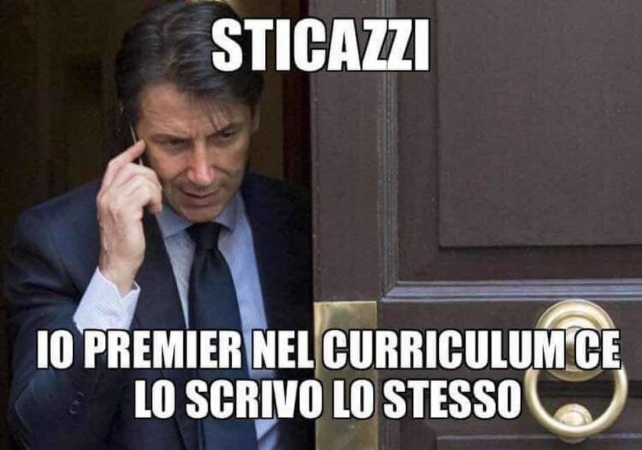 LauraShortpass's tweet photo. Nel frattempo c'è chi porta avanti il self marketing. 

#selfmarketing #mktg #maratonamentana #Mattarella #Governo https://t.co/KVqMQTW5kg