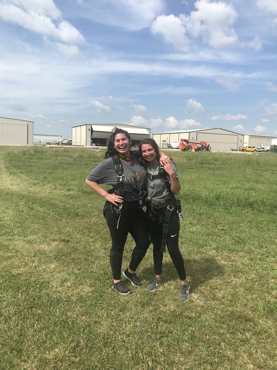 shellsbells93's tweet image. WE SURVIVED!! “This is the highest I’ve ever been, and the highest I’ll ever be!” #skydiving #superhigh #bestbirthdaygiftever