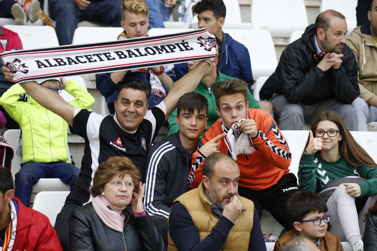 AlbaceteBPSAD's tweet photo. 📸 |Habéis estado, simplemente, 
ESPECTACULARES. ¡Gracias!

Todo trabajo, obtiene recompensa. Y el trabajo a lo largo de la temporada de este equipo y de esta afición, bien merece que se continúe viviendo esta Locura por el Alba en @LaLiga 

¡Lo conseguiremos! 

#AúpaAlba https://t.co/hoFSbCtScs