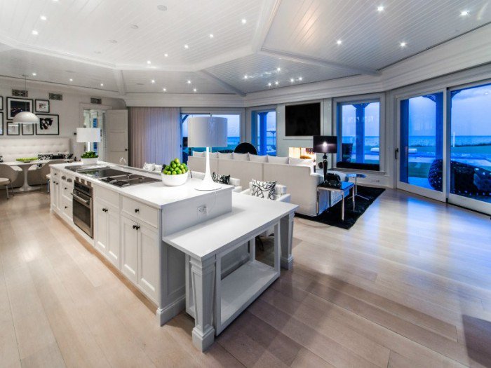 RMRealtor's tweet image. The Kitchen with an Ocean ... - decor.viralcreek.com/kitchen-ocean-…
#BlueAccent #NeutralKitchen #OceanFront #WallWindows  #vcreekdecor #losangeles #home