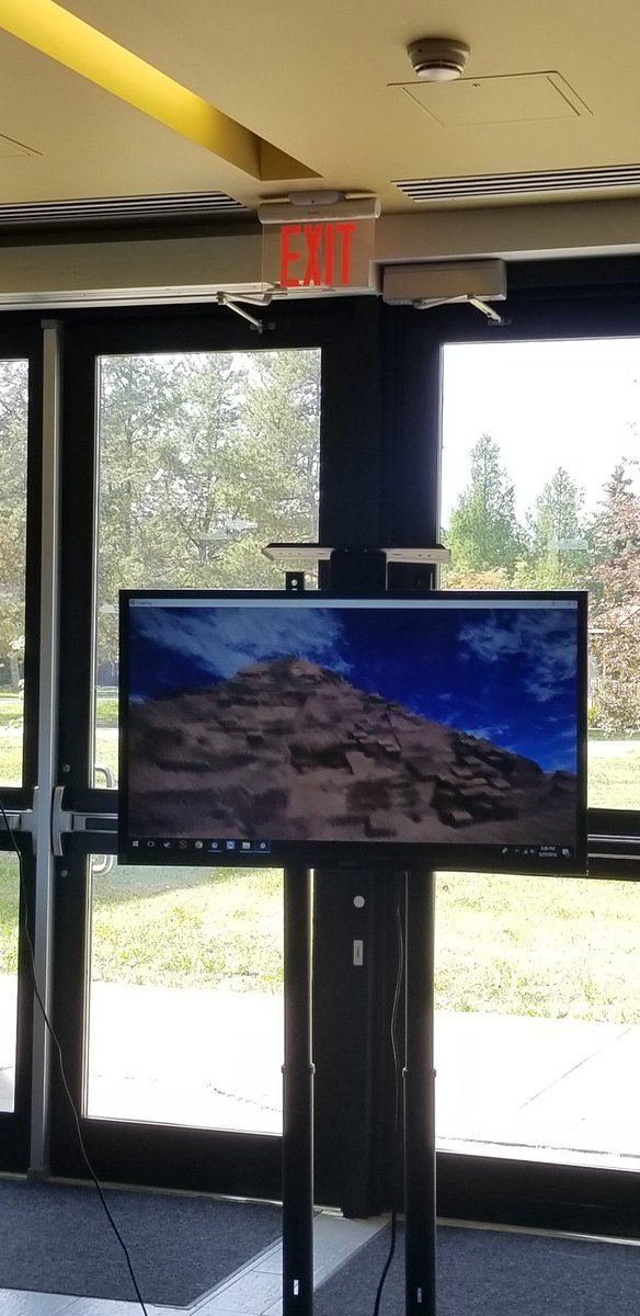 ycomputing's tweet photo. This is our eight group of hackers: Ethan, Nick, Sharar, Willem presenting their project about allowing people to experience sights in a virtual world.
#csforall
#communitycodeday
#youthcomputing
@FMPSD https://t.co/d8E3uciCN7