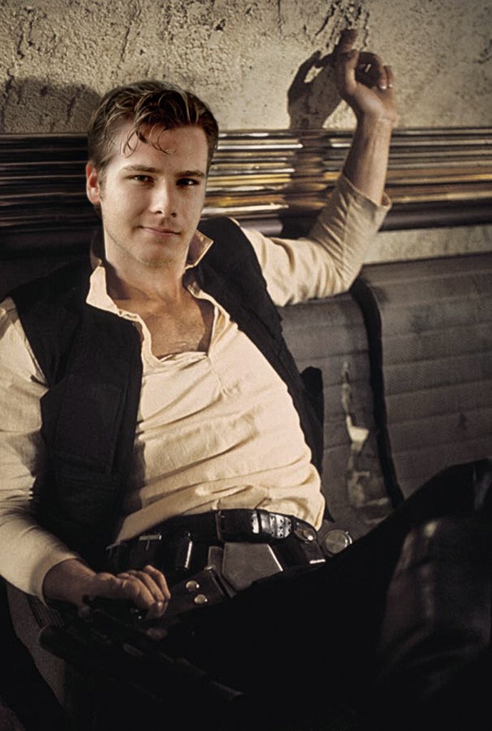 MariaElenaAdams's tweet photo. @ComicBookNOW Sure, it has nothing to do with the fact nobody wanted to see a prequel of Han’s life particularly if the casting was so off... Pretty much everyone agrees it should have been Anthony Ingruber #NotmyHan @AnthonyIngruber https://t.co/cpM0YW35JT