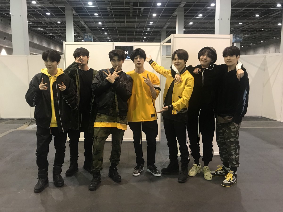 Anet650Anyta's tweet photo. Самые лучшие! Самые любимые! #LYTear1onBB200 https://t.co/cPH1KhM3au