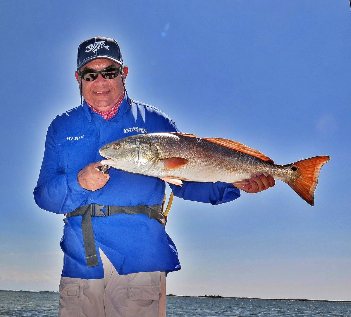 LeftyRay's tweet image. I'm not sure if my shirt is glowing or if it is me,  but a 28 inch red will do that.  @FishGLoomis