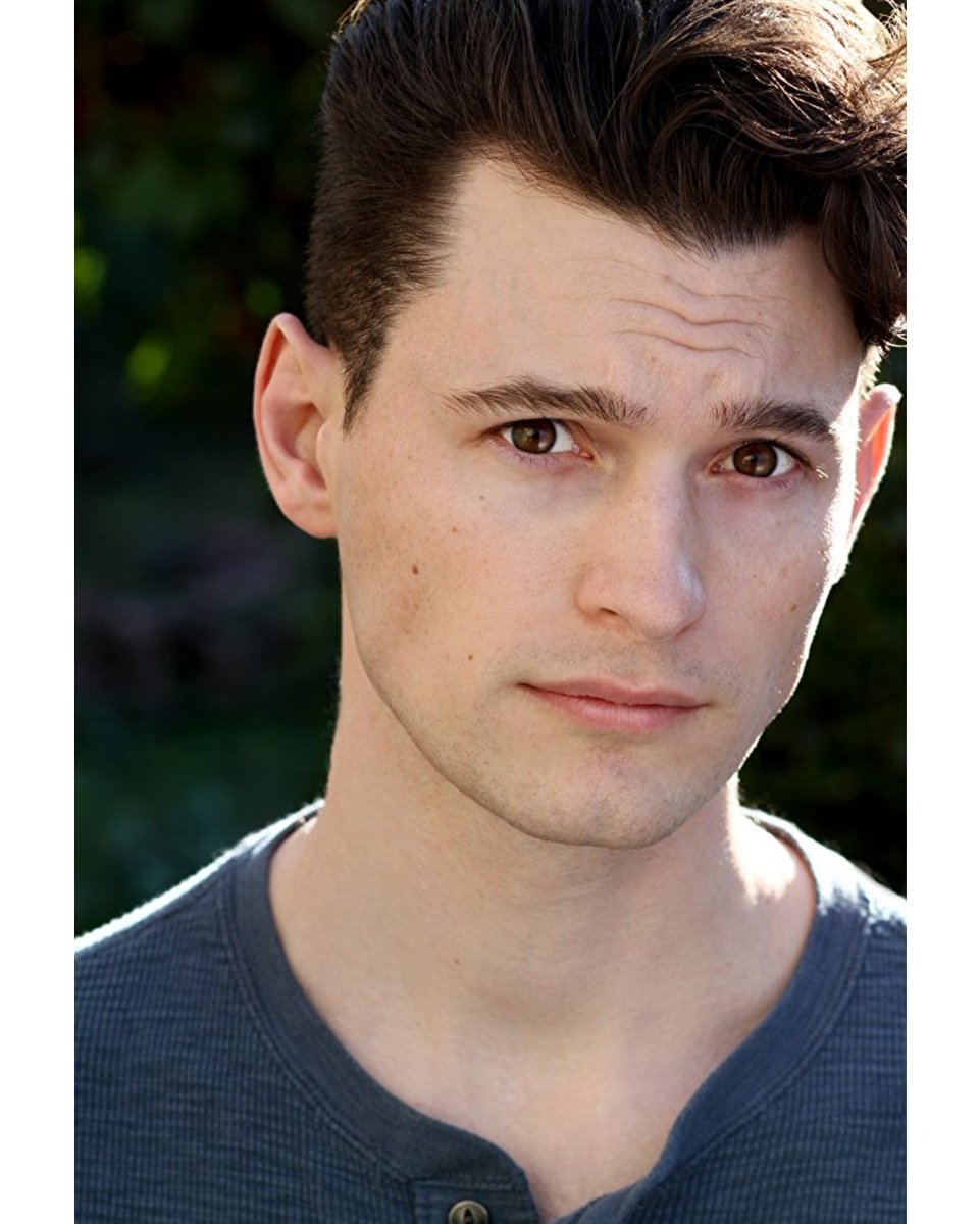 Taylorrolyatt's tweet photo. PTN Connor dans Détroit Become Human IRL beaugosse 🔥 #detroitB https://t.co/3cIhidNApg