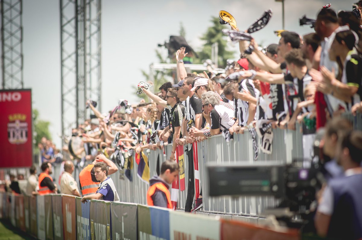 FCCartagena_efs's tweet photo. 🙌 GRACIAS por todos los mensajes de ánimo, por apoyarnos en todo momento en el campo o desde Cartagena... Fue un día muy duro pero con este equipazo nos levantaremos JUNTOS para pelear hasta el final, que nadie lo dude #SiempreEfesé ⚪️⚫️
📸@Andy13Cespedes https://t.co/pziaP5o4c4
