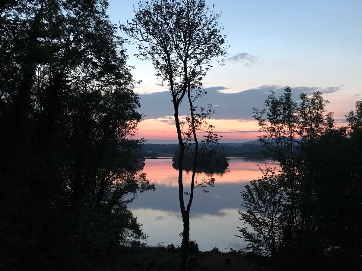 KathrynMonea's tweet photo. @newslineweather .Beautiful sunset on Lower Lough Erne https://t.co/CsoZ47QqxB