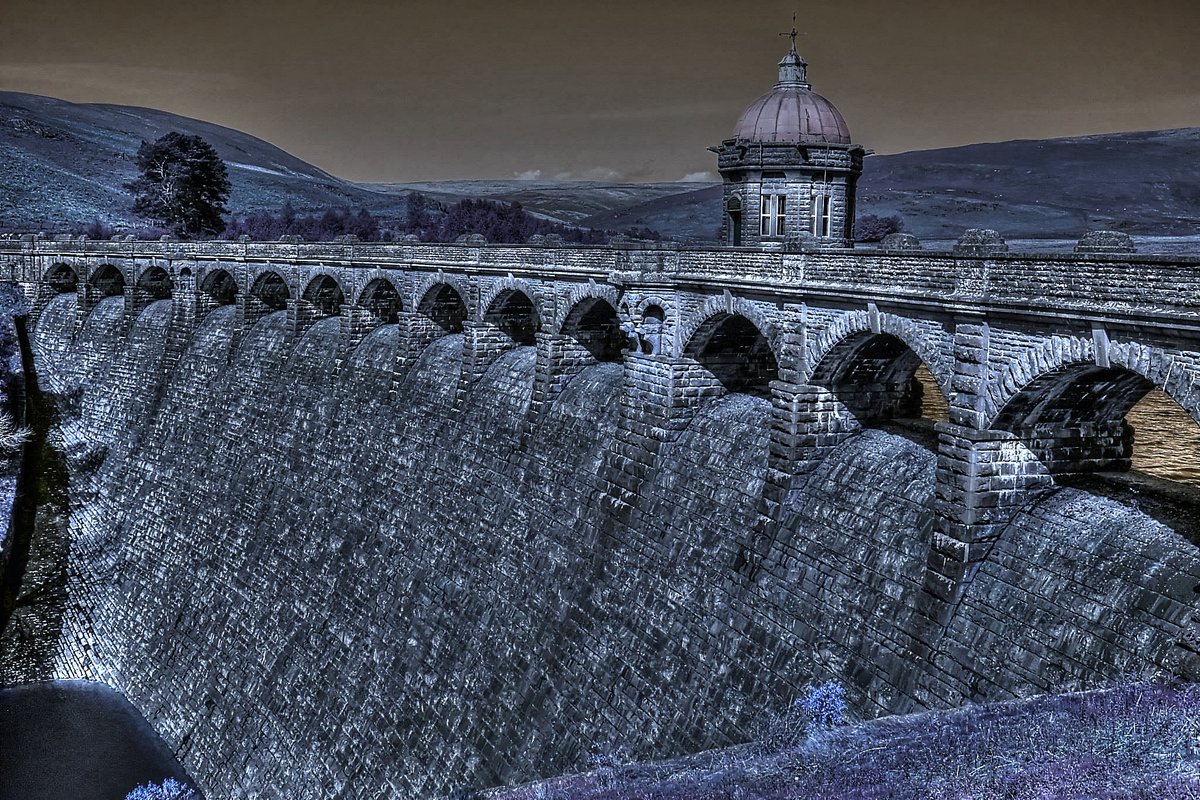 MustoGed's tweet photo. This is one of the most atmospheric images of Craig Goch Reservoir I have taken and have been nominated for another national competition..Hope you all like..#Elan_Valley #The Elan @TheElanValley https://t.co/KJuW9xnt1H