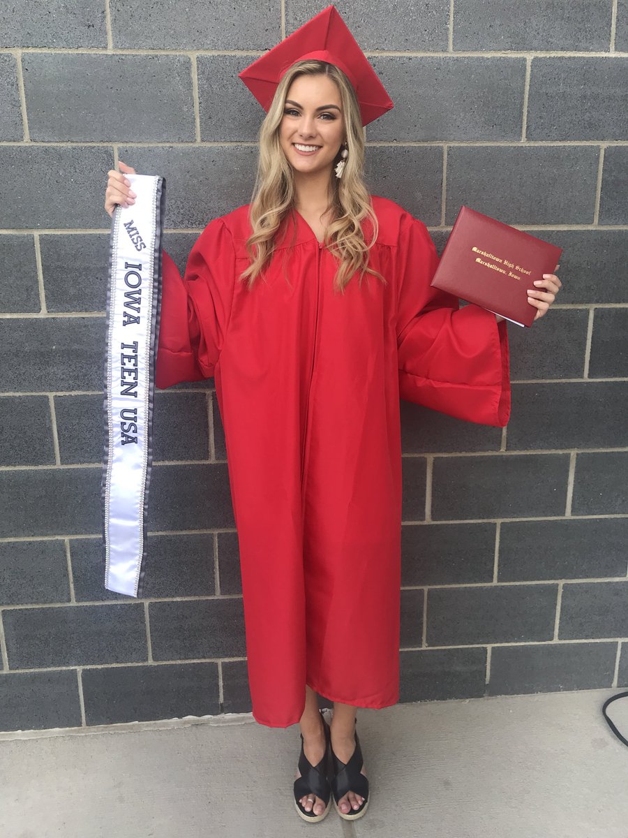 missiateenusa's tweet photo. Get you a girl that can do both😉❤️
.
.
.
.
#graduation #grad #commencement #bobcat #marshalltown #mhs #didboth #missiateenusa https://t.co/CmOpijlkfP