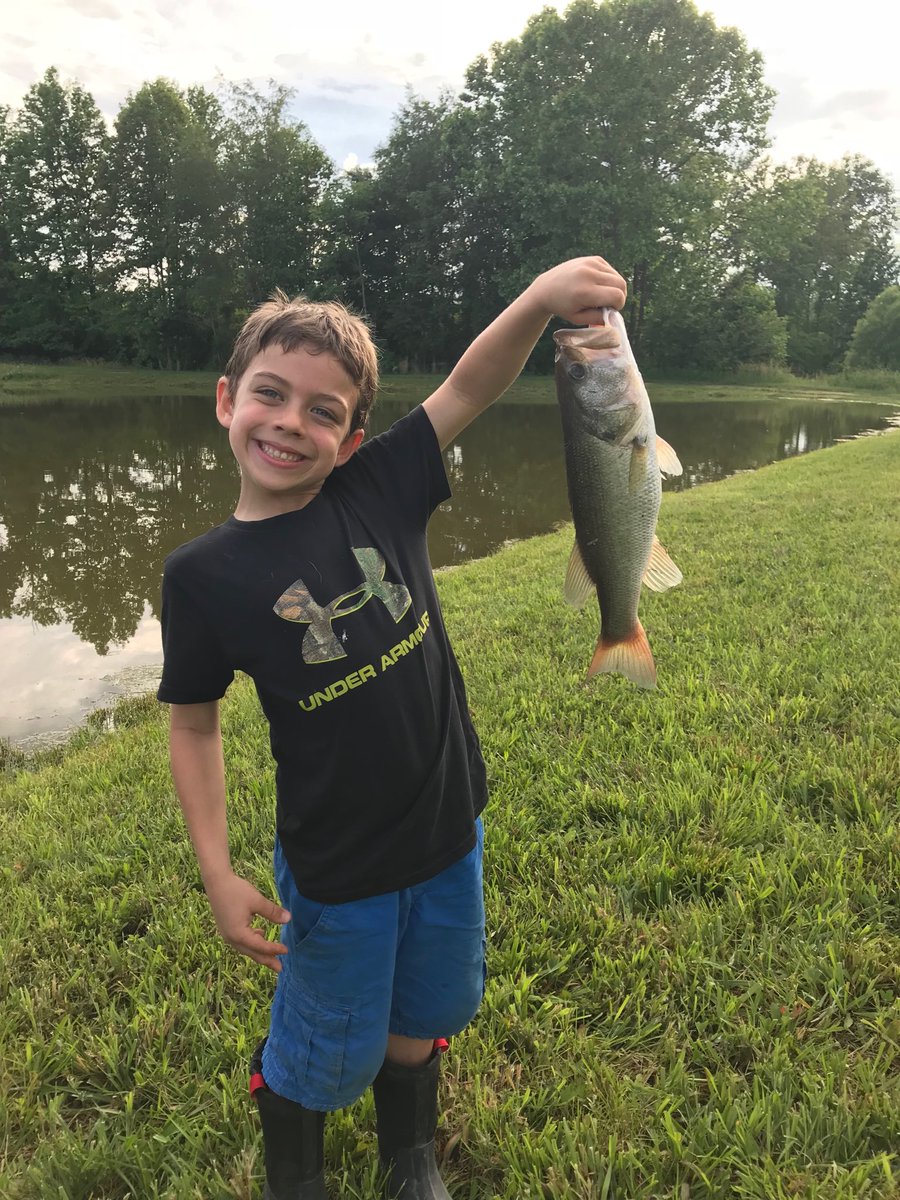RockisMike's tweet photo. 6 years old, picking out his own lures, tying them on his self, fishing on his own and producing a smile like that.....priceless!!!! https://t.co/z3AVtIZqnJ