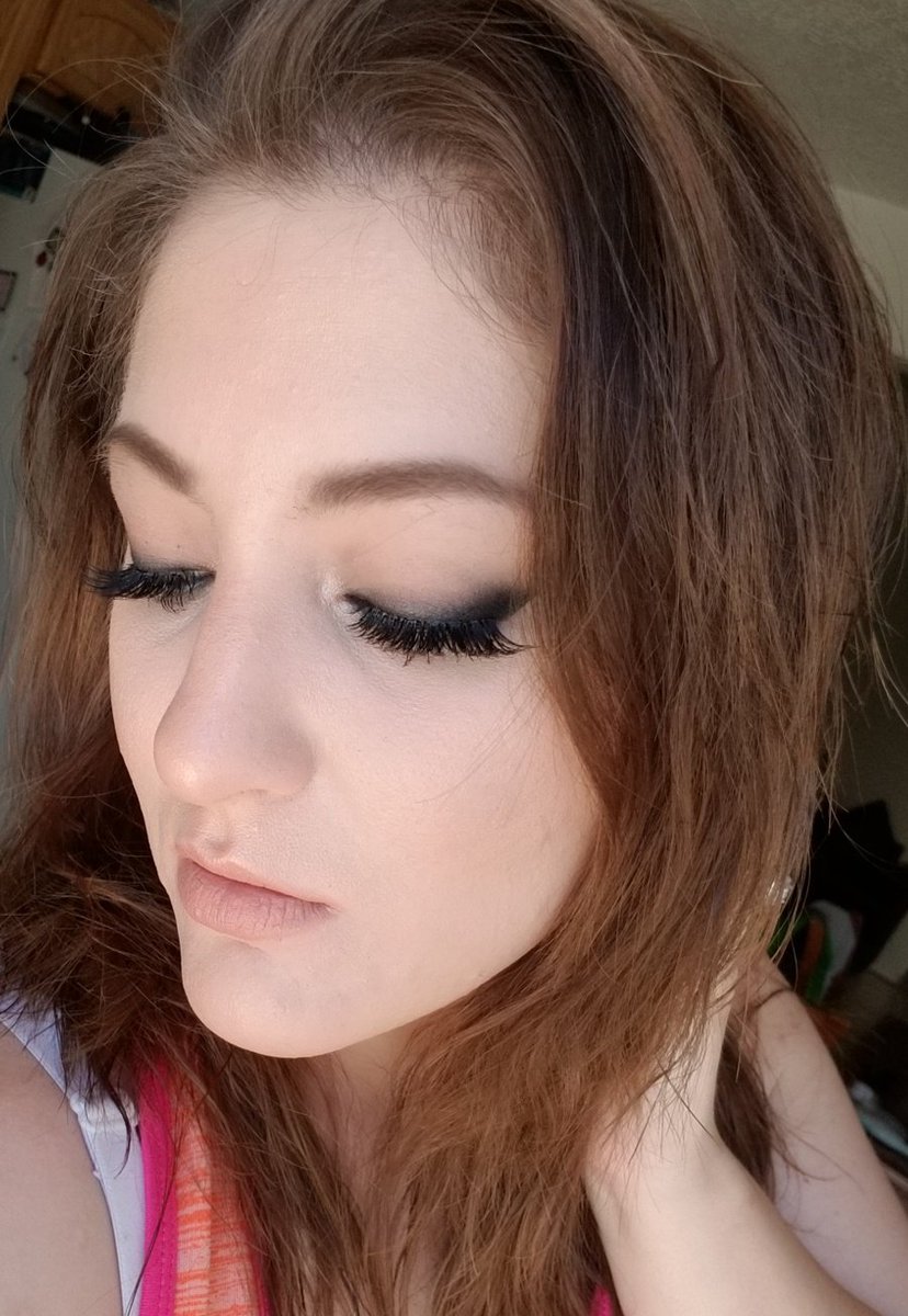 StevieLopezMUA's tweet photo. It's a smokey eye kind of day @Lisa_Eldridge! With a @HaloBeauty glow! Thanks @tatiwestbrook! Also thank you @Jaclynhill for making like the best pallet ever! #smokeyeye #mylisalook #tatimademedoit #makeup #essencecosmetics  #GlowKit #AnastasiaBeverlyHills https://t.co/iBQzGYQhJI