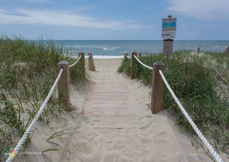 OuterBankscom's tweet image. Beach access in #buxton #obx #outerbanks ow.ly/KXzN30fOdV8