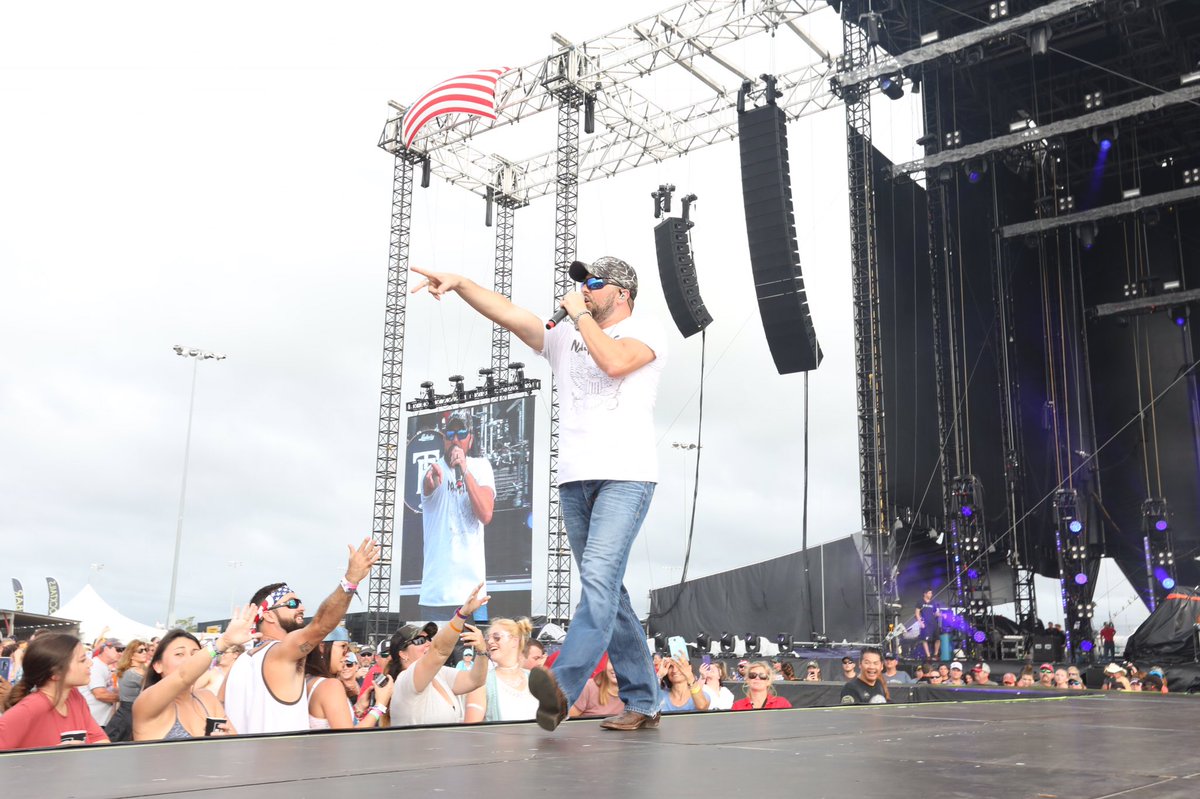 Tyler Farr on the Country 500 Stage!
<a href="/tylerfarr/">Tyler Farr</a> 
#country500 
@DISupdates